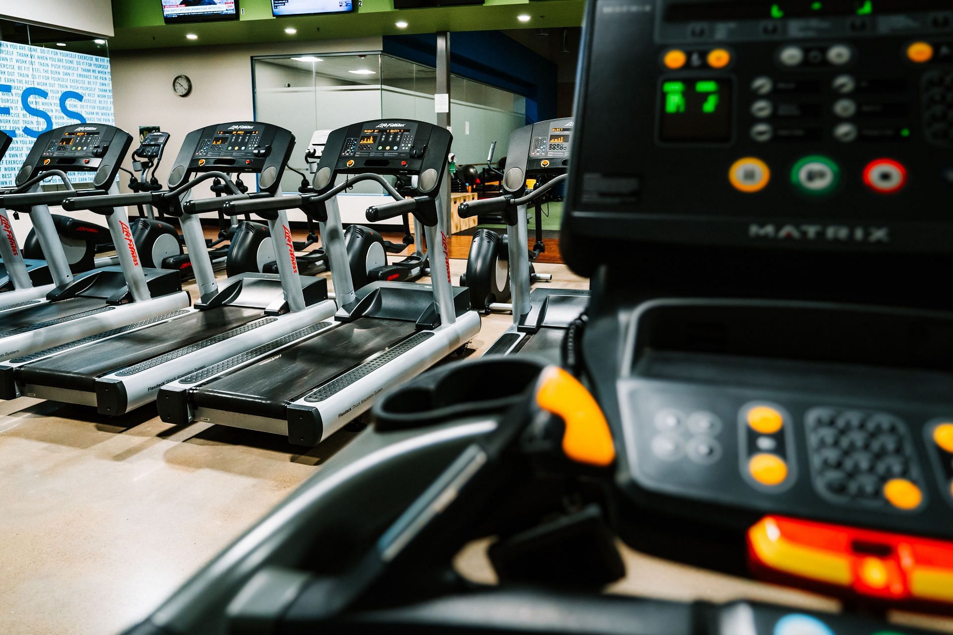 Treadmill (Photo by Ryan De Hamer on Unsplash)